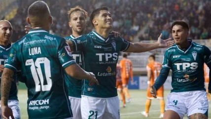 Mesa servida para el cumpleañero Wanderers:si gana es puntero exclusivo de la B