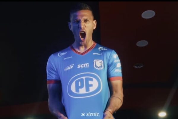 “Desde Govan hasta el Maule”Rangers de Talca estrena camiseta especial en homenaje a Rangers de Escocia