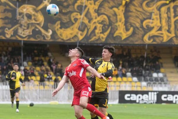 Ronald Fuentes felicita a Cristian Zavala por dejar Colo Colo y repasar a Jorge Almiron “El otro Hue”
